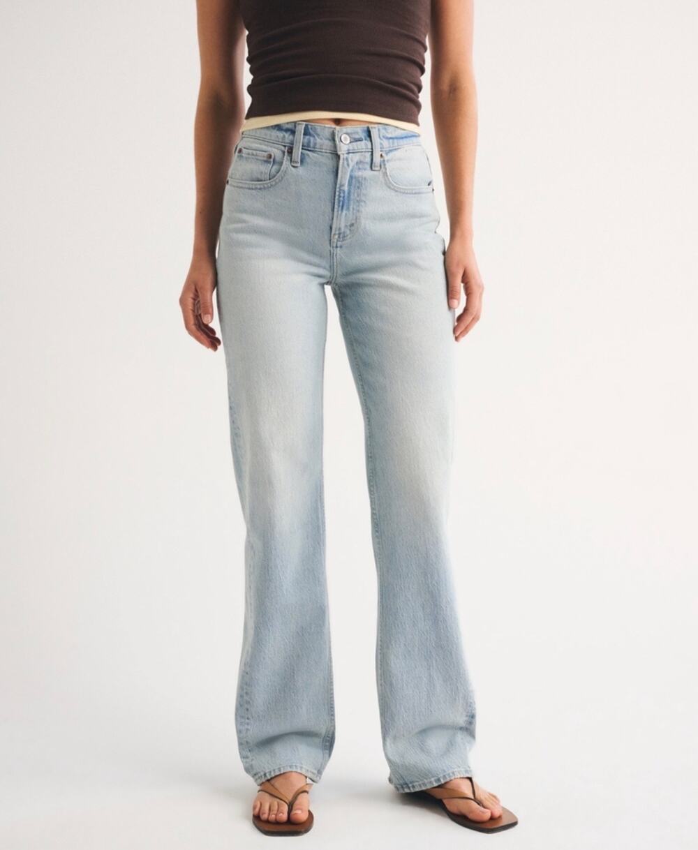 ABERCROMBIE The 90s Relaxed High Rise Jean Light Wash 29